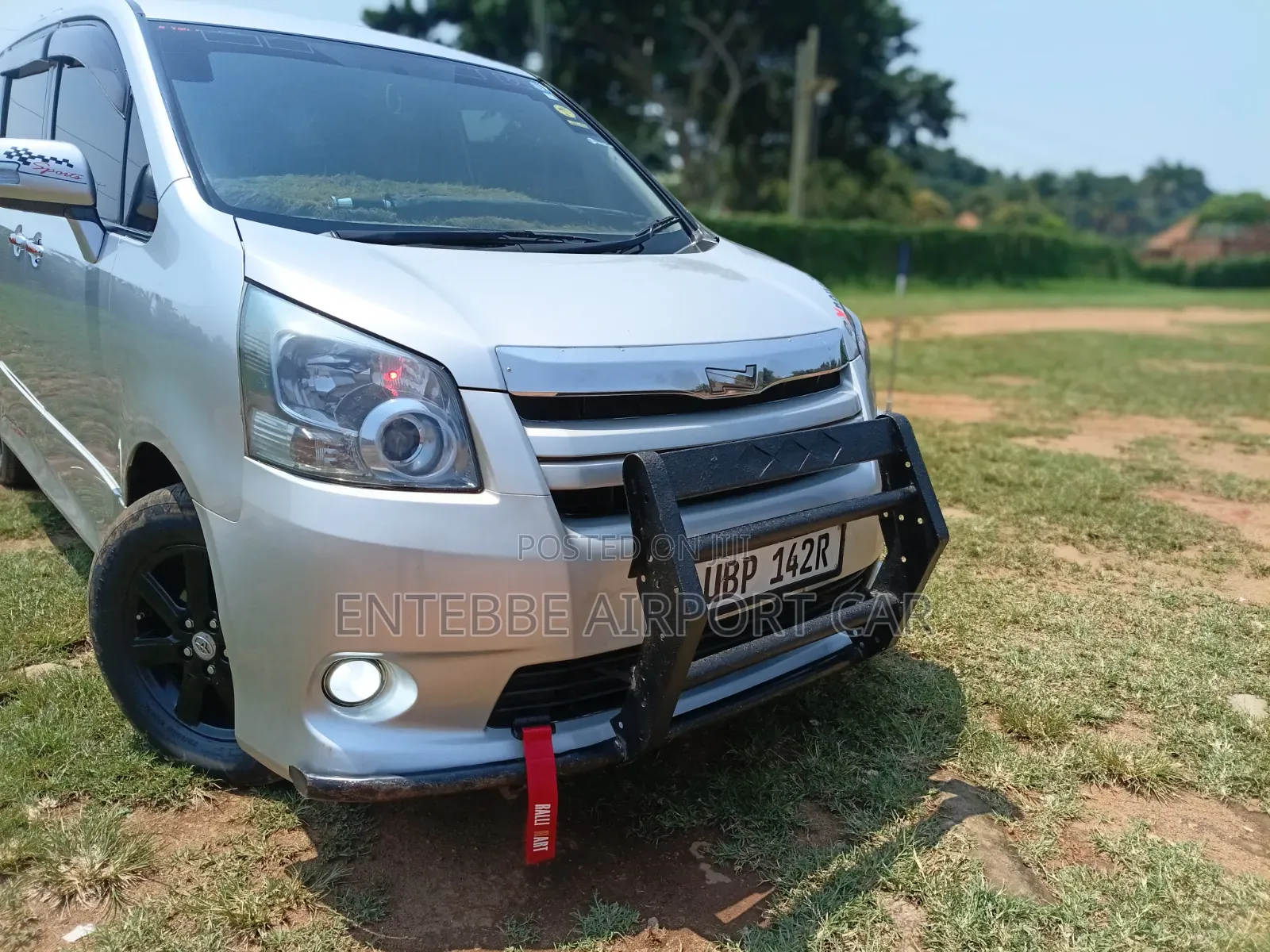 Toyota Noah for Hire With Driver