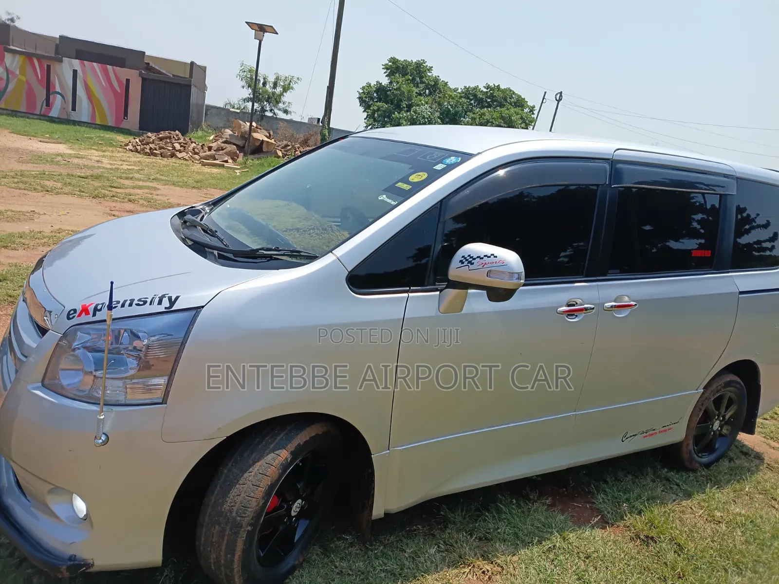 Toyota Noah for Hire With Driver