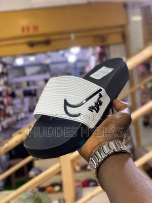 NIKE Pushins / Slides