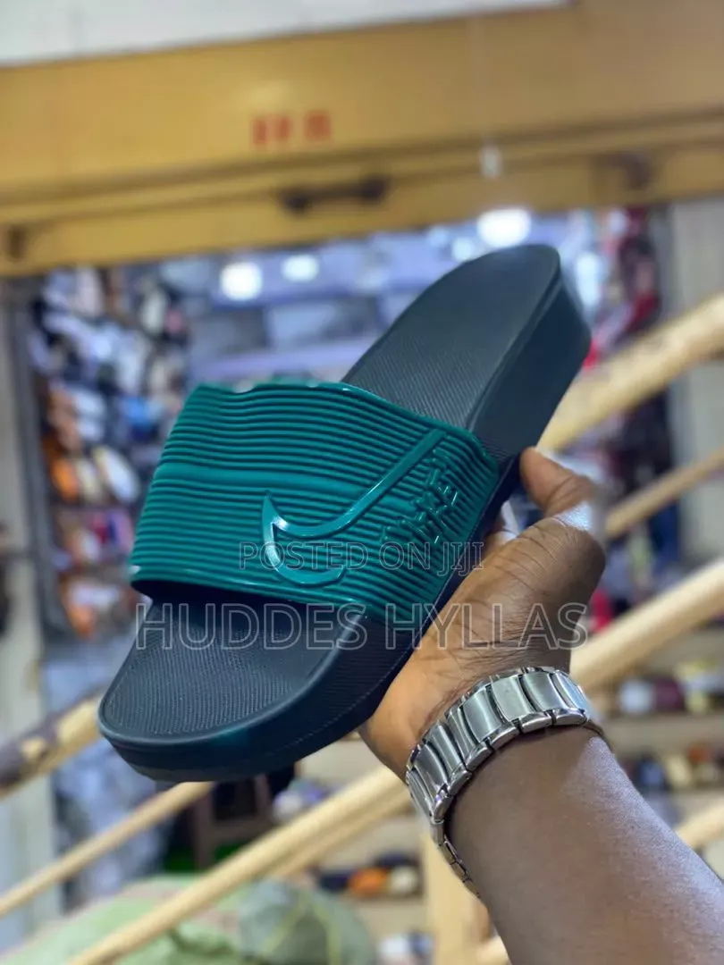 NIKE Pushins / Slides