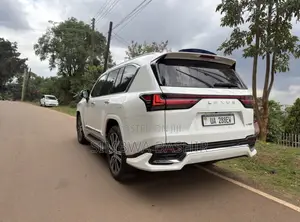 Lexus LX 500d 2026 White