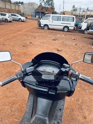 Yamaha Majesty 2000 Black