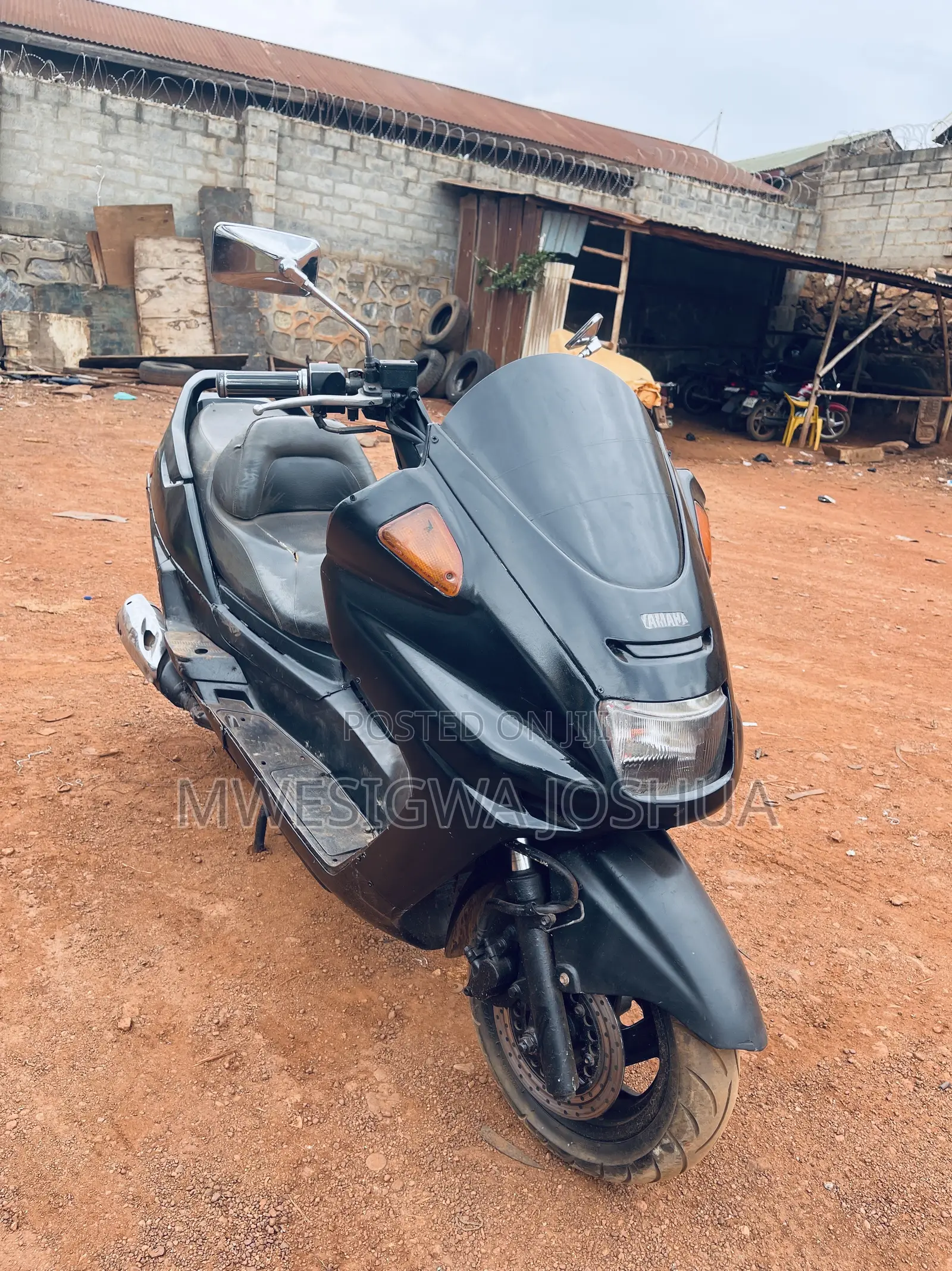 Yamaha Majesty 2000 Black