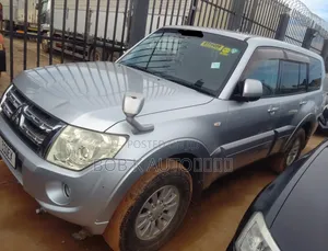 Mitsubishi Pajero 2012 Silver