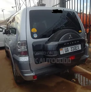 Mitsubishi Pajero 2012 Silver