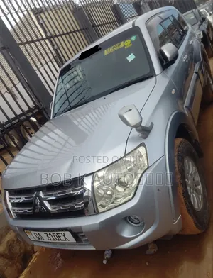 Mitsubishi Pajero 2012 Silver