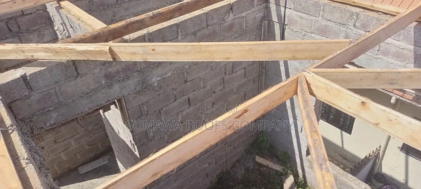 Sumawa House Roof Setting