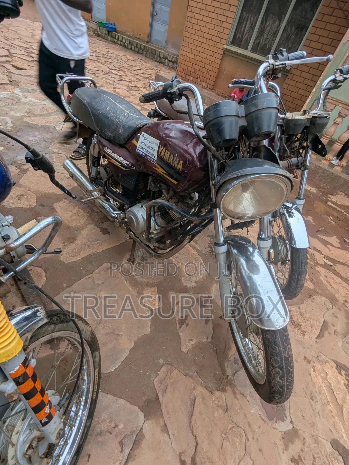 Bajaj Boxer 100 2017