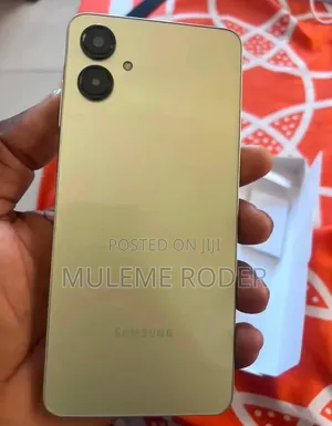 New Samsung Galaxy A06 128 GB Gold