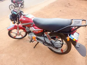 TVS HLX 125 2023 Red