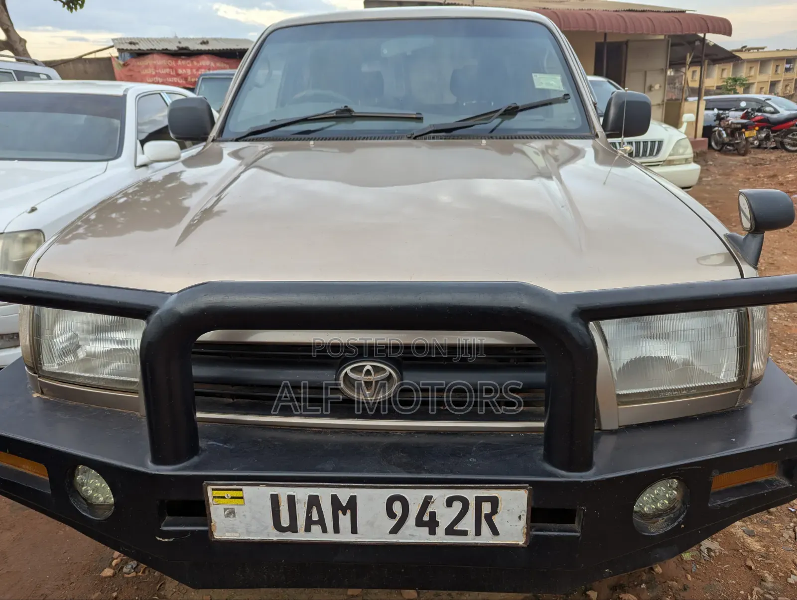 Toyota Hilux Surf 1999 Gold