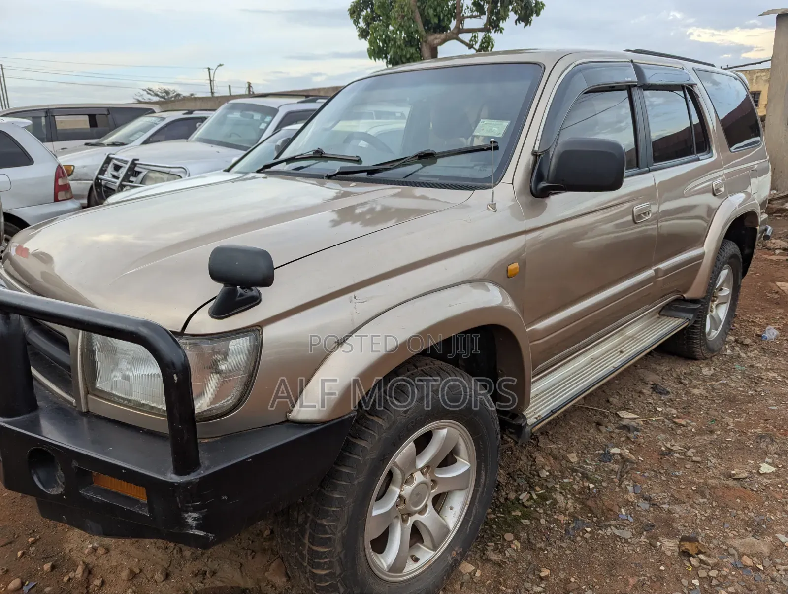 Toyota Hilux Surf 1999 Gold