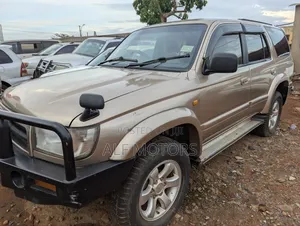 Toyota Hilux Surf 1999 Gold