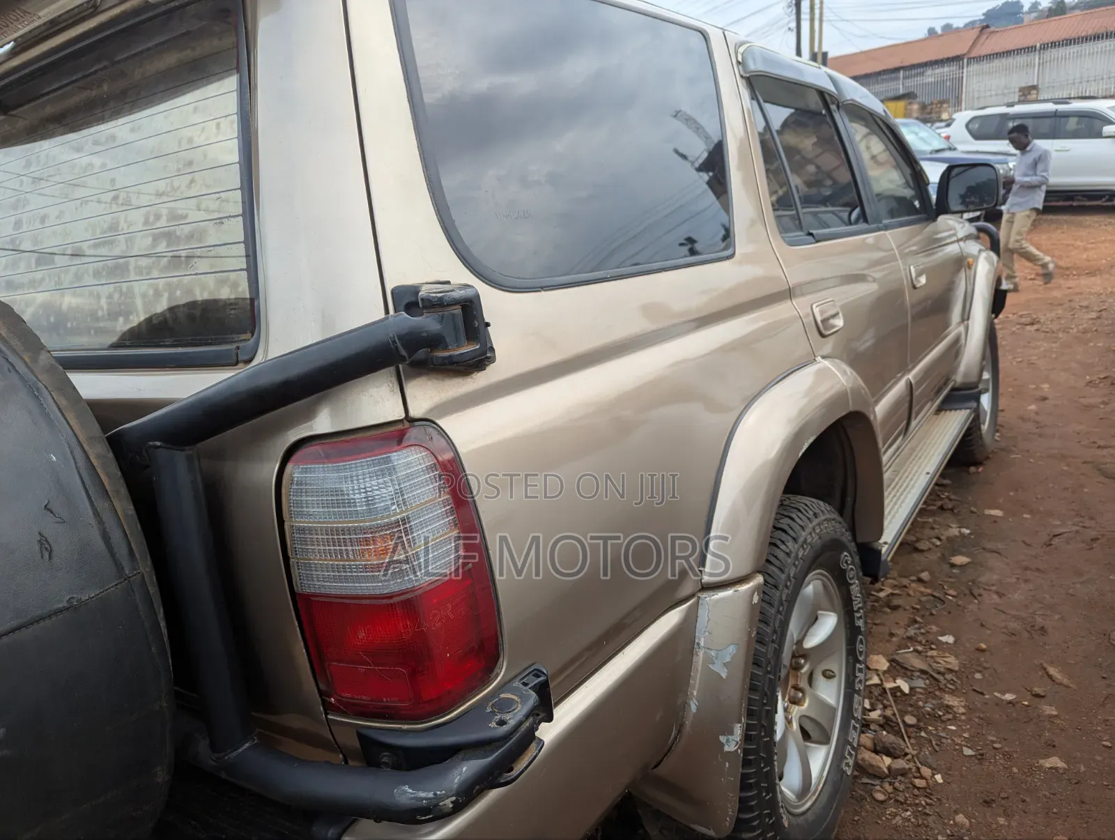 Toyota Hilux Surf 1999 Gold