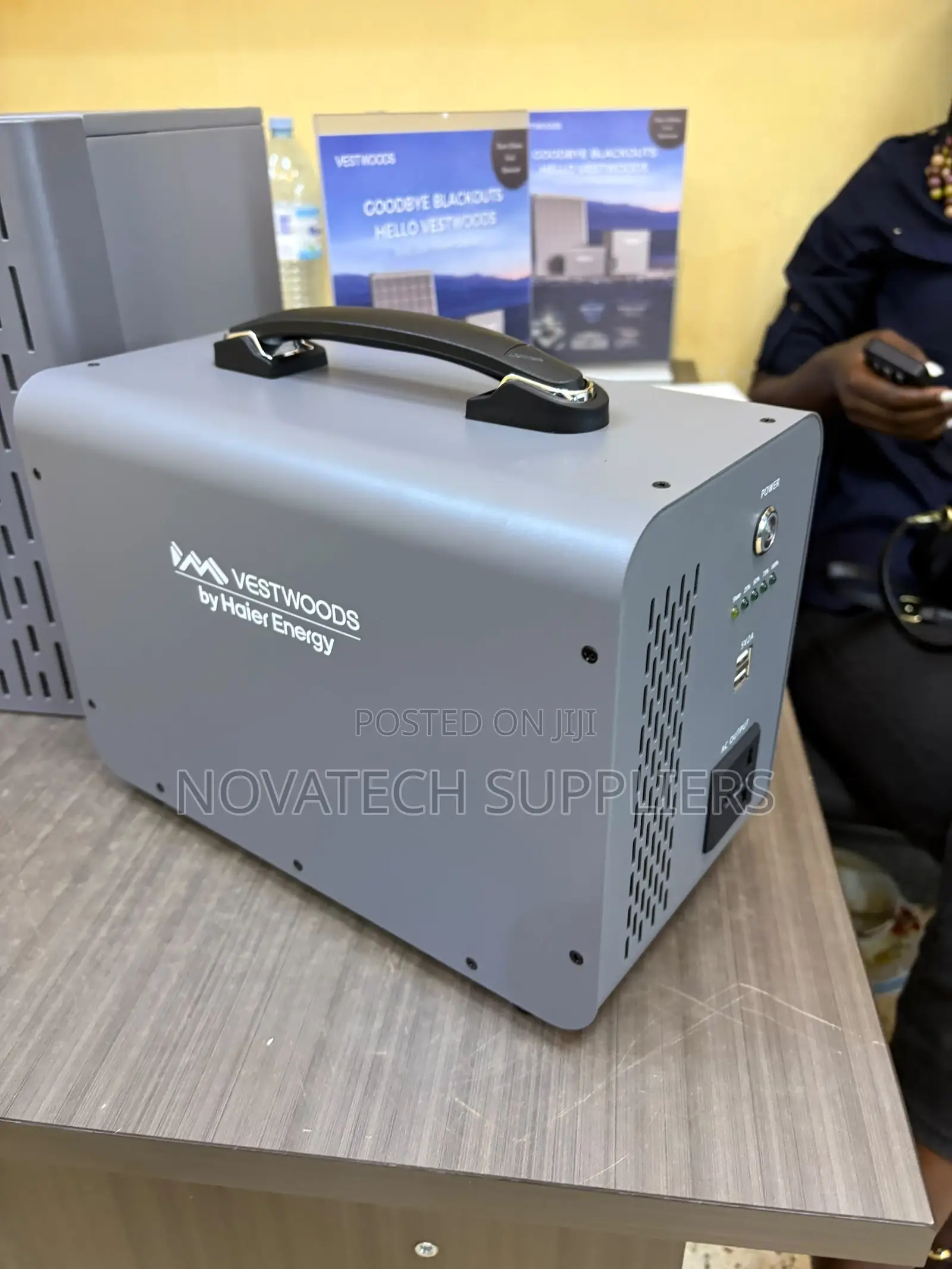 Vestwoods 1kWh Portable Solar Power Station 500W Pure Sine With Handle