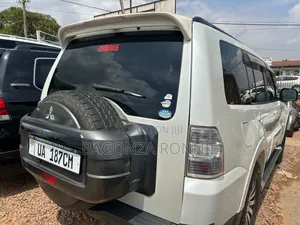 Mitsubishi Pajero 3.0 2010 White