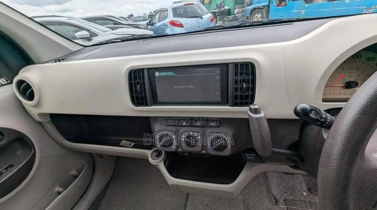 Toyota Passo 2012