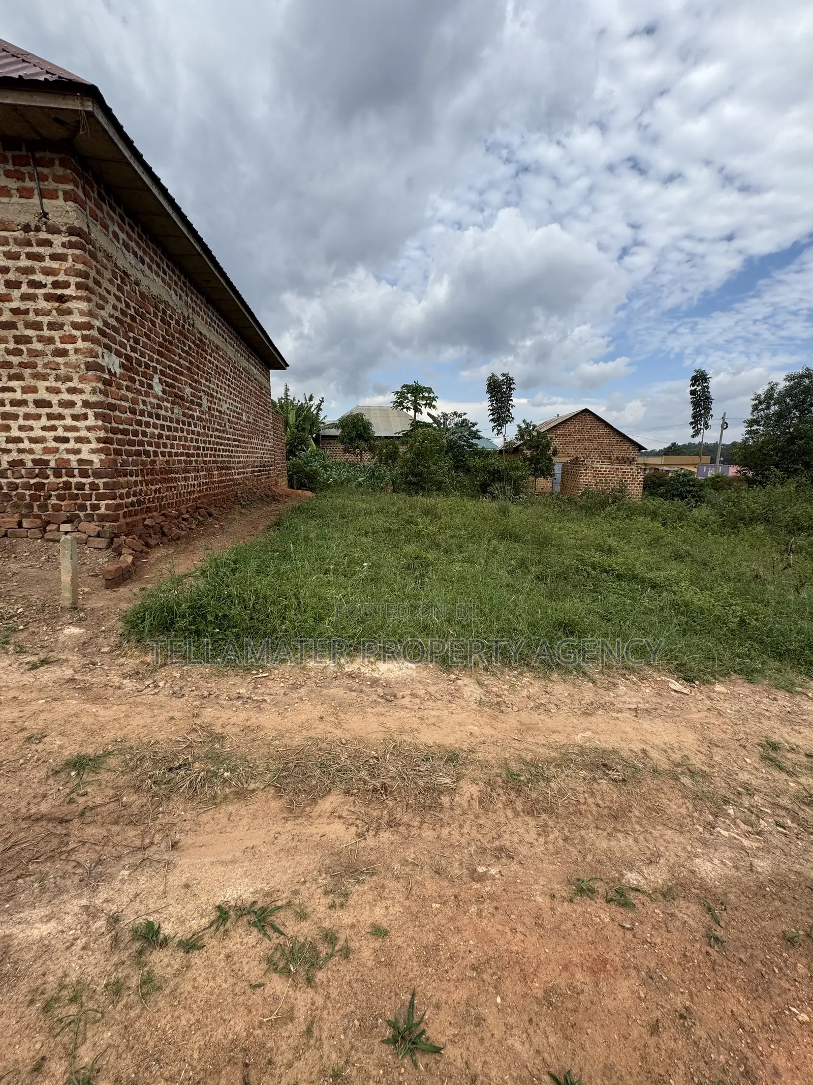 47by100ft Tarmac Road Plot at Kakoola-Kyabakadde for Sale