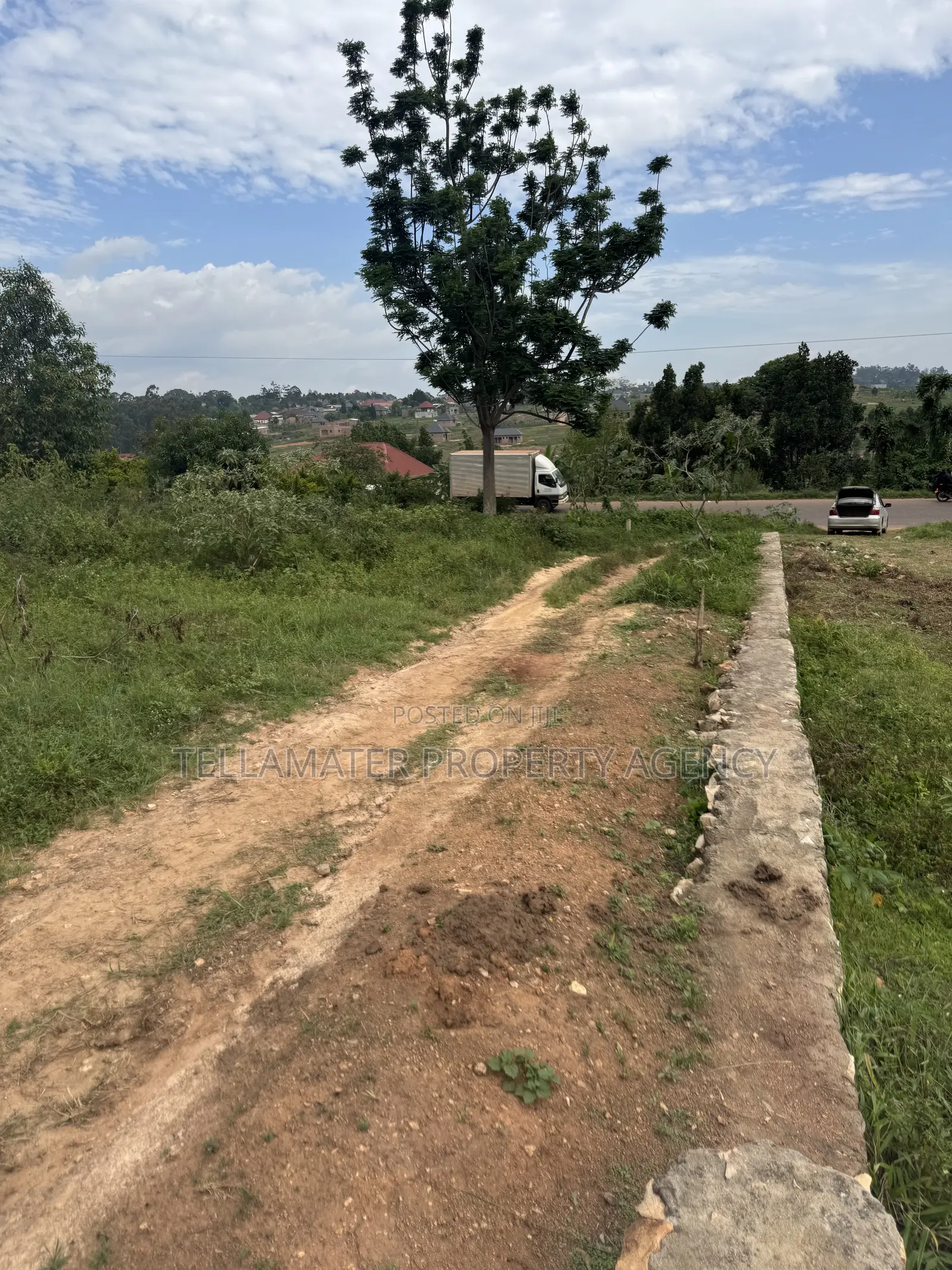 47by100ft Tarmac Road Plot at Kakoola-Kyabakadde for Sale