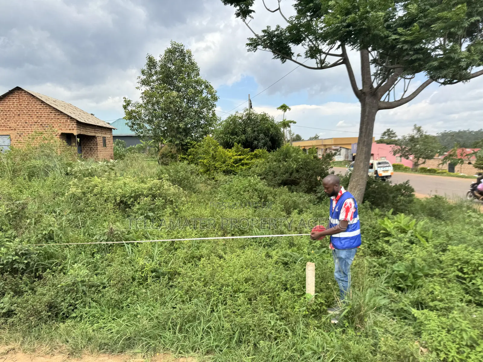 47by100ft Tarmac Road Plot at Kakoola-Kyabakadde for Sale