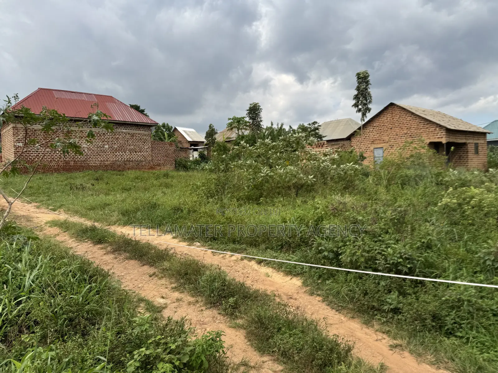 47by100ft Tarmac Road Plot at Kakoola-Kyabakadde for Sale
