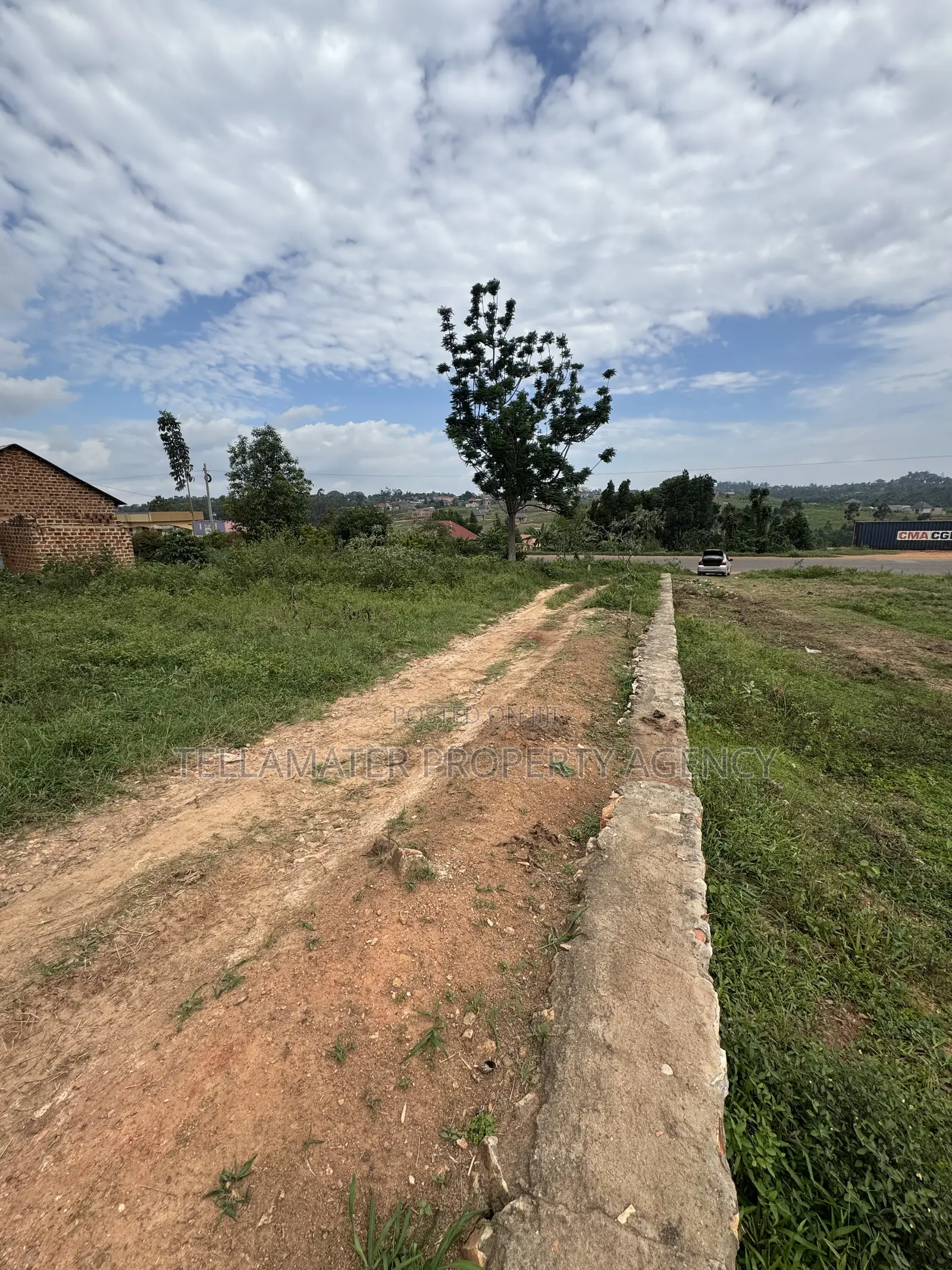 47by100ft Tarmac Road Plot at Kakoola-Kyabakadde for Sale