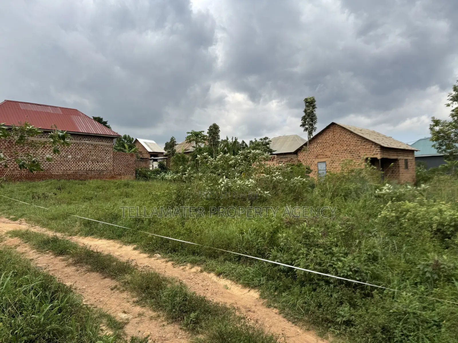 47by100ft Tarmac Road Plot at Kakoola-Kyabakadde for Sale