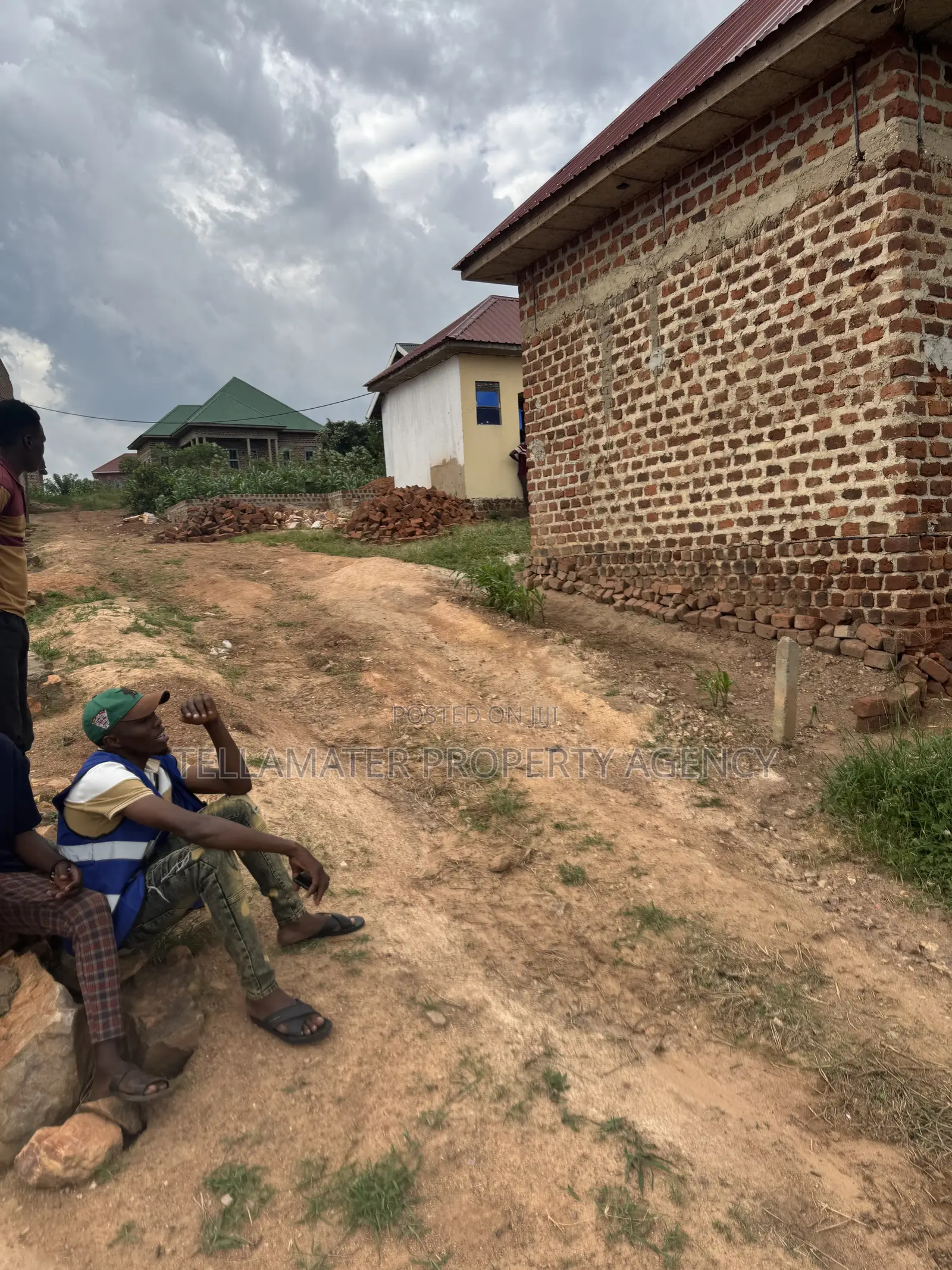 47by100ft Tarmac Road Plot at Kakoola-Kyabakadde for Sale