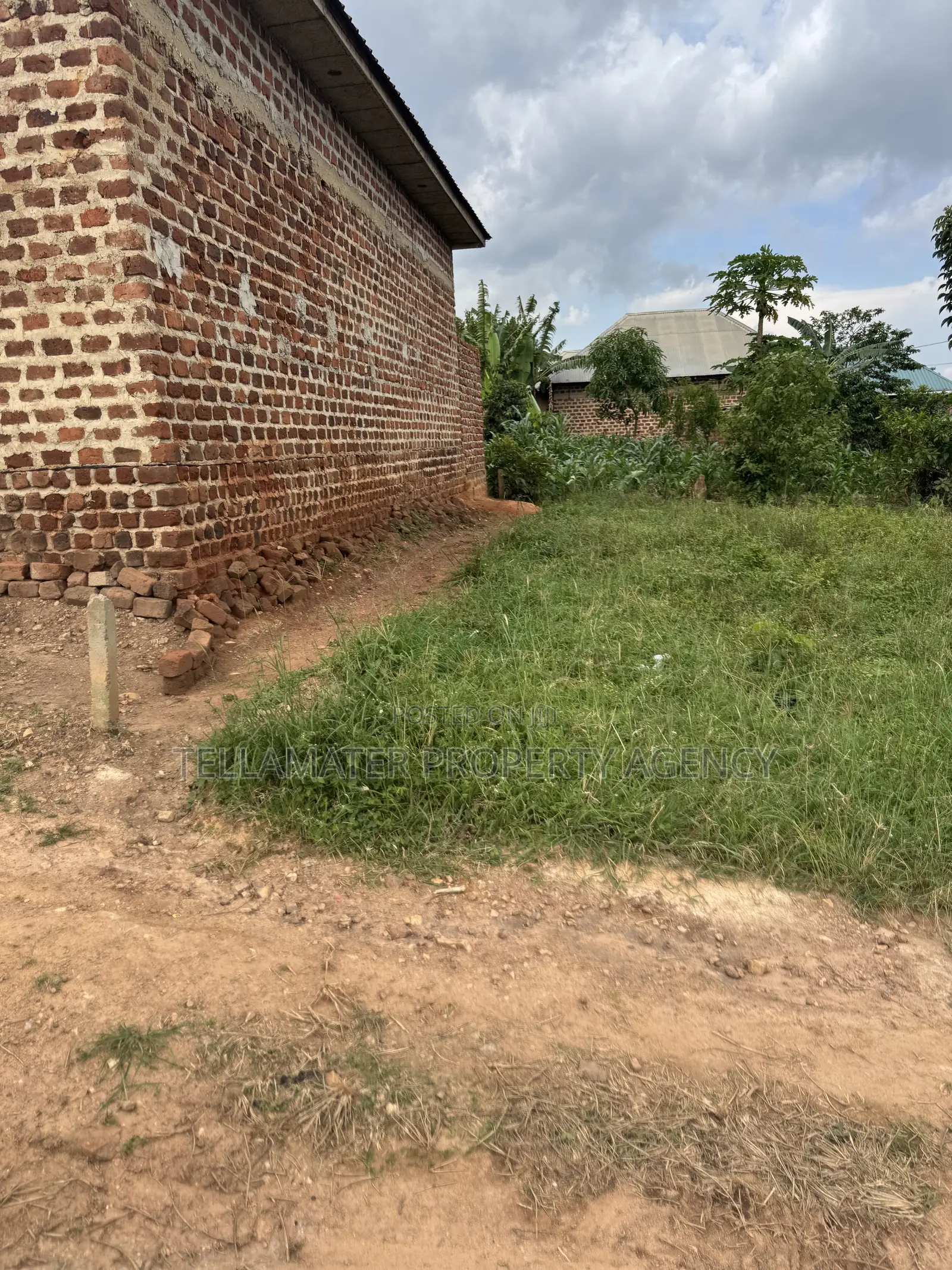 47by100ft Tarmac Road Plot at Kakoola-Kyabakadde for Sale
