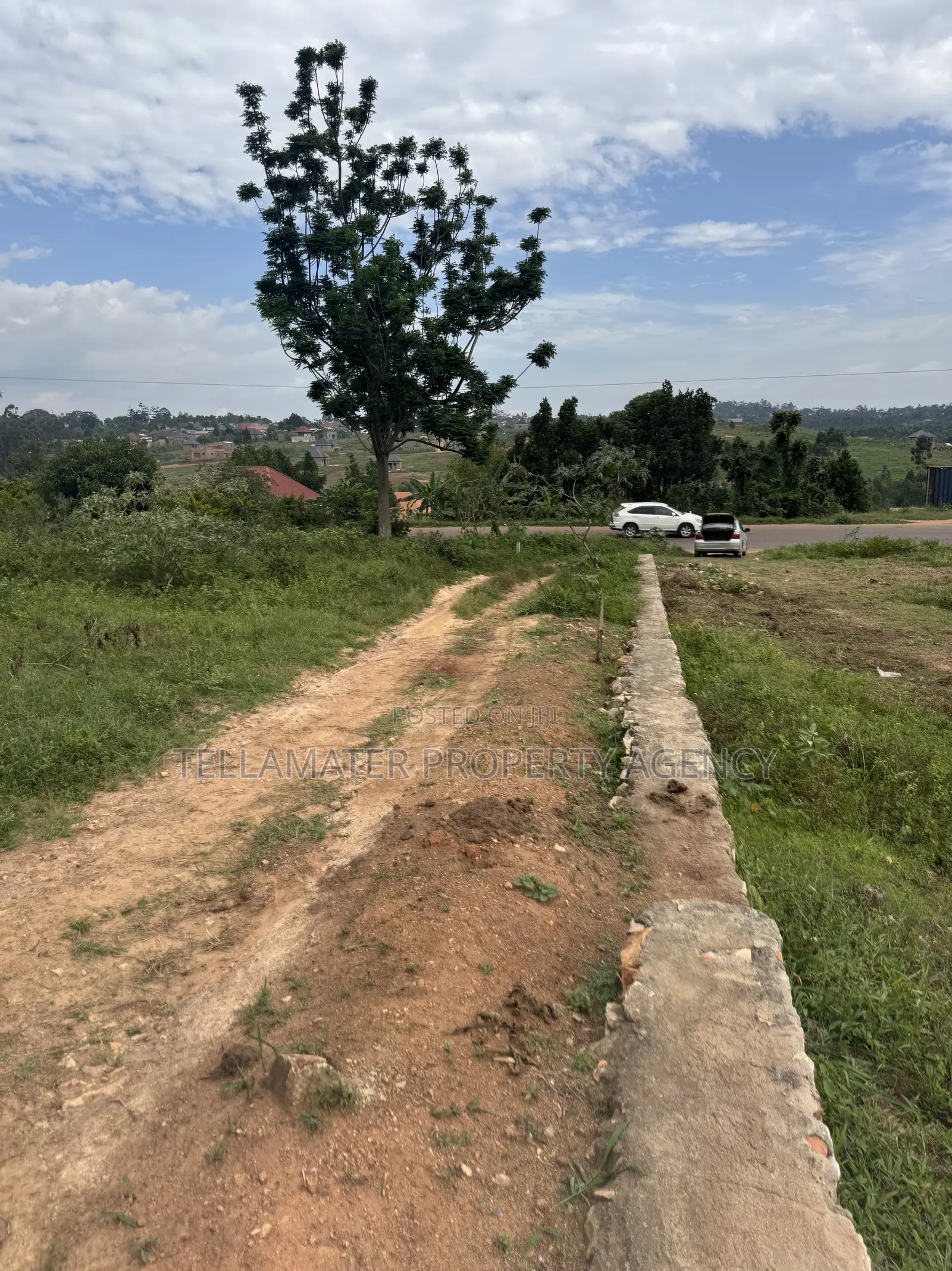 47by100ft Tarmac Road Plot at Kakoola-Kyabakadde for Sale