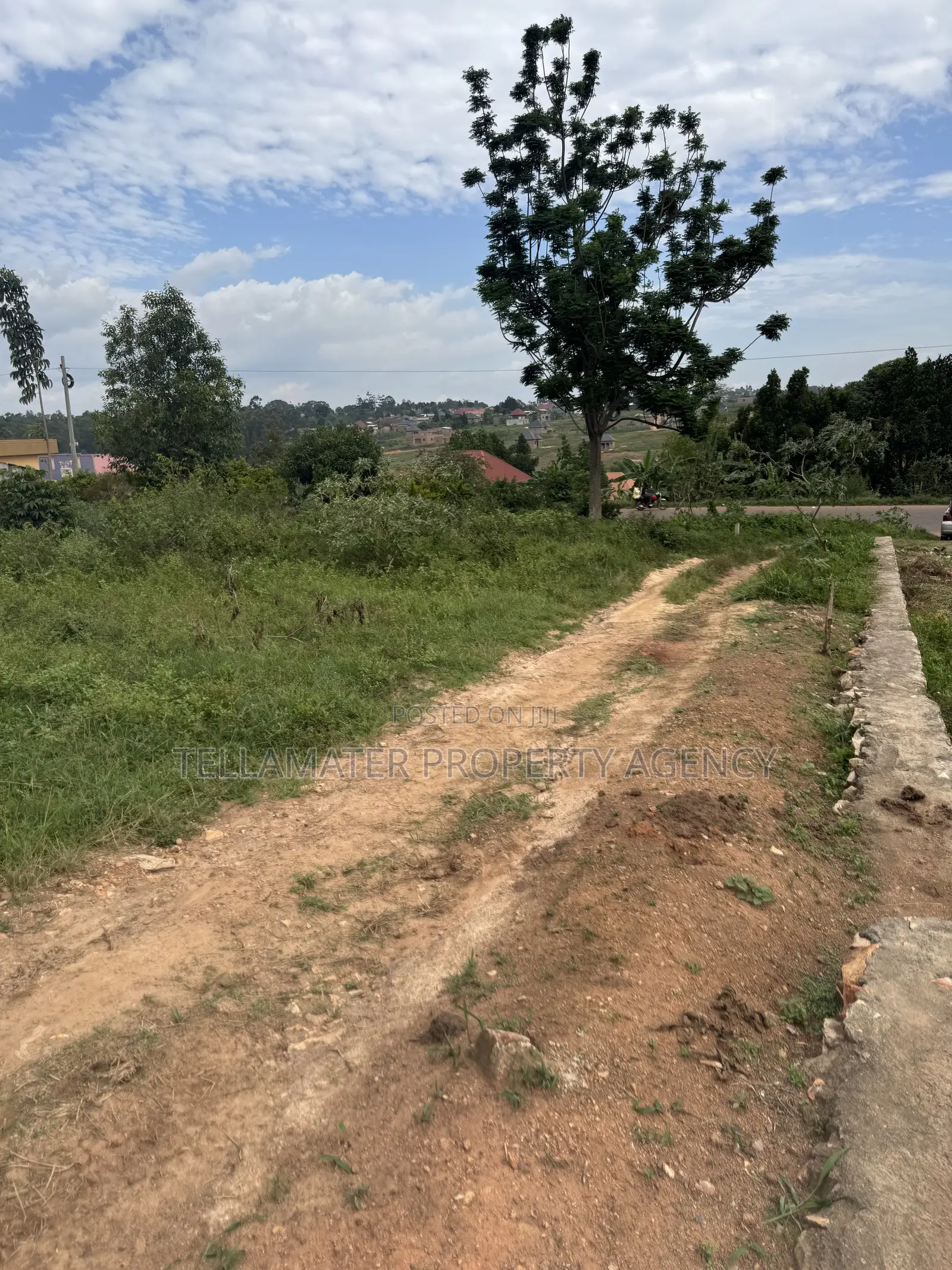 47by100ft Tarmac Road Plot at Kakoola-Kyabakadde for Sale