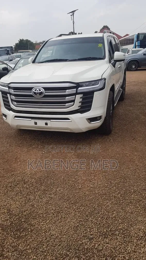 Toyota Land Cruiser 2023 White