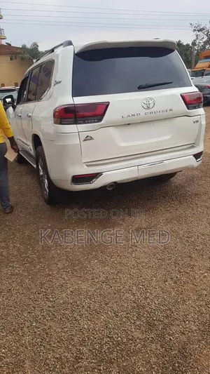 Toyota Land Cruiser 2023 White