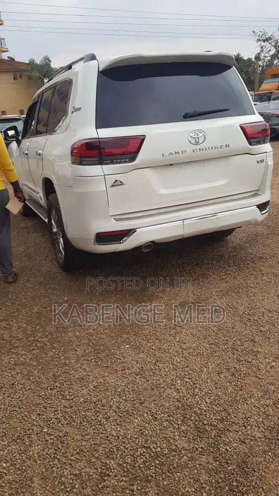 Toyota Land Cruiser 2023 White