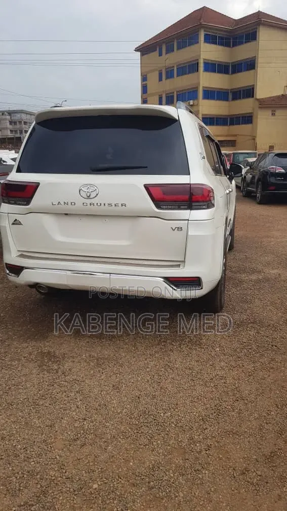Toyota Land Cruiser 2023 White