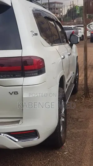 Toyota Land Cruiser 2023 White