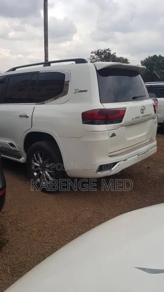 Toyota Land Cruiser 2023 White