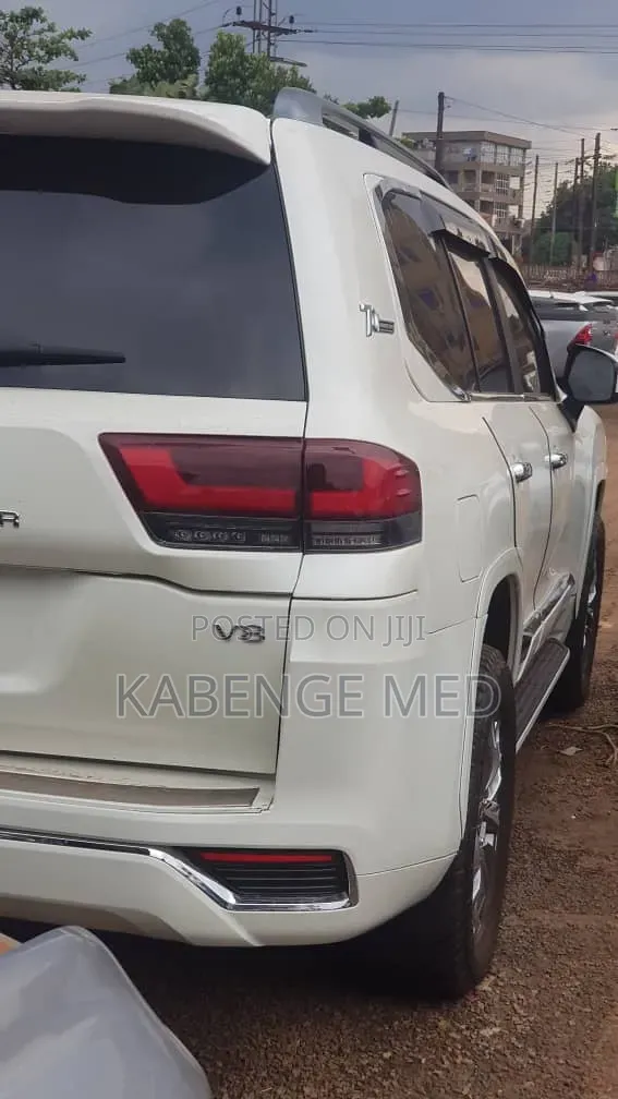 Toyota Land Cruiser 2023 White