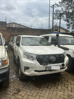 Toyota Land Cruiser Prado 2022 White