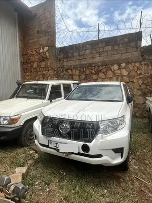 Toyota Land Cruiser Prado 2022 White