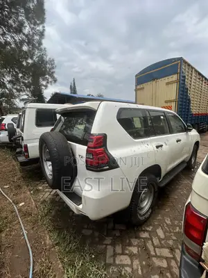 Toyota Land Cruiser Prado 2022 White
