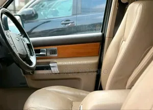 Land Rover Discovery 2014 Gold