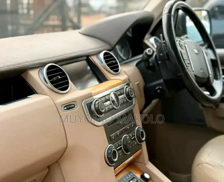 Land Rover Discovery 2014 Gold