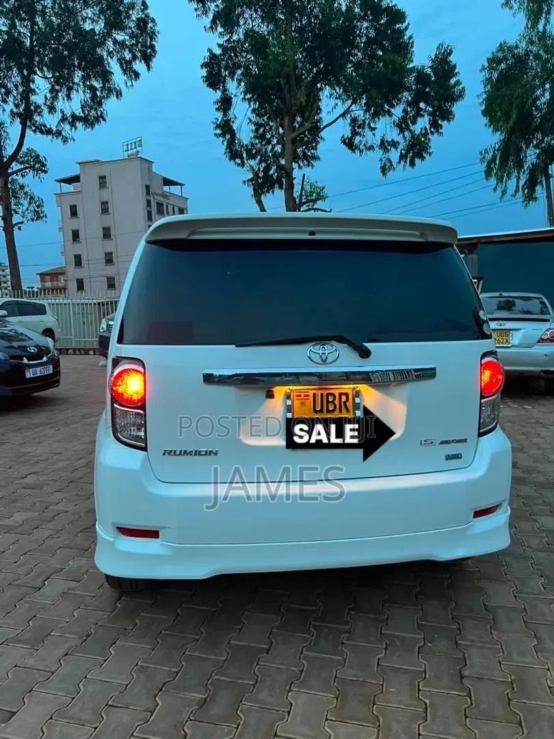 Toyota Corolla Rumion Hatchback 1.8 FWD 2010 Pearl