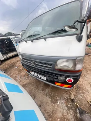 Toyota HiAce 2004 White