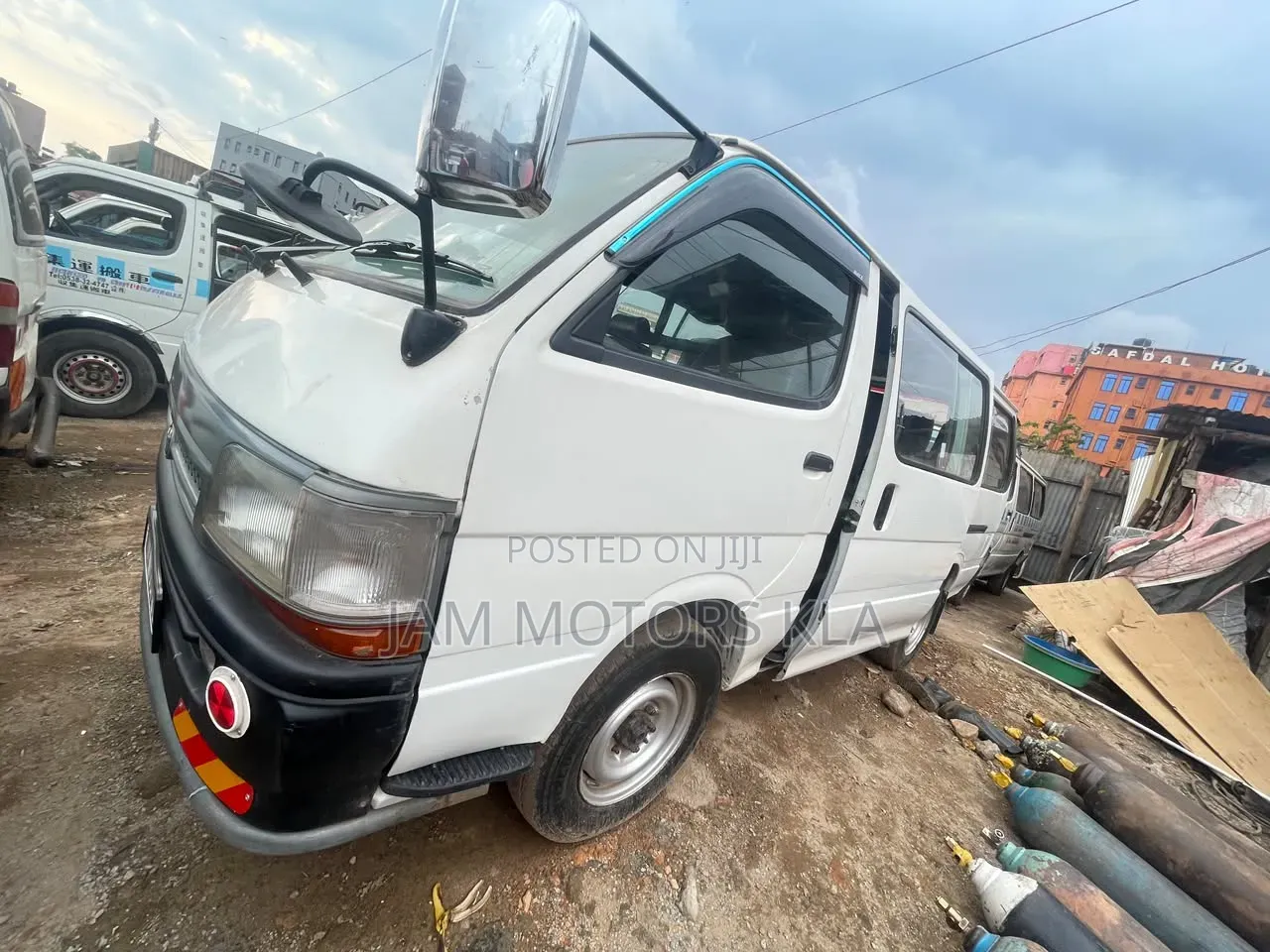 Toyota HiAce 2004 White