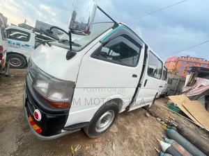 Toyota HiAce 2004 White