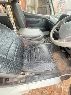 Toyota HiAce 2004 White