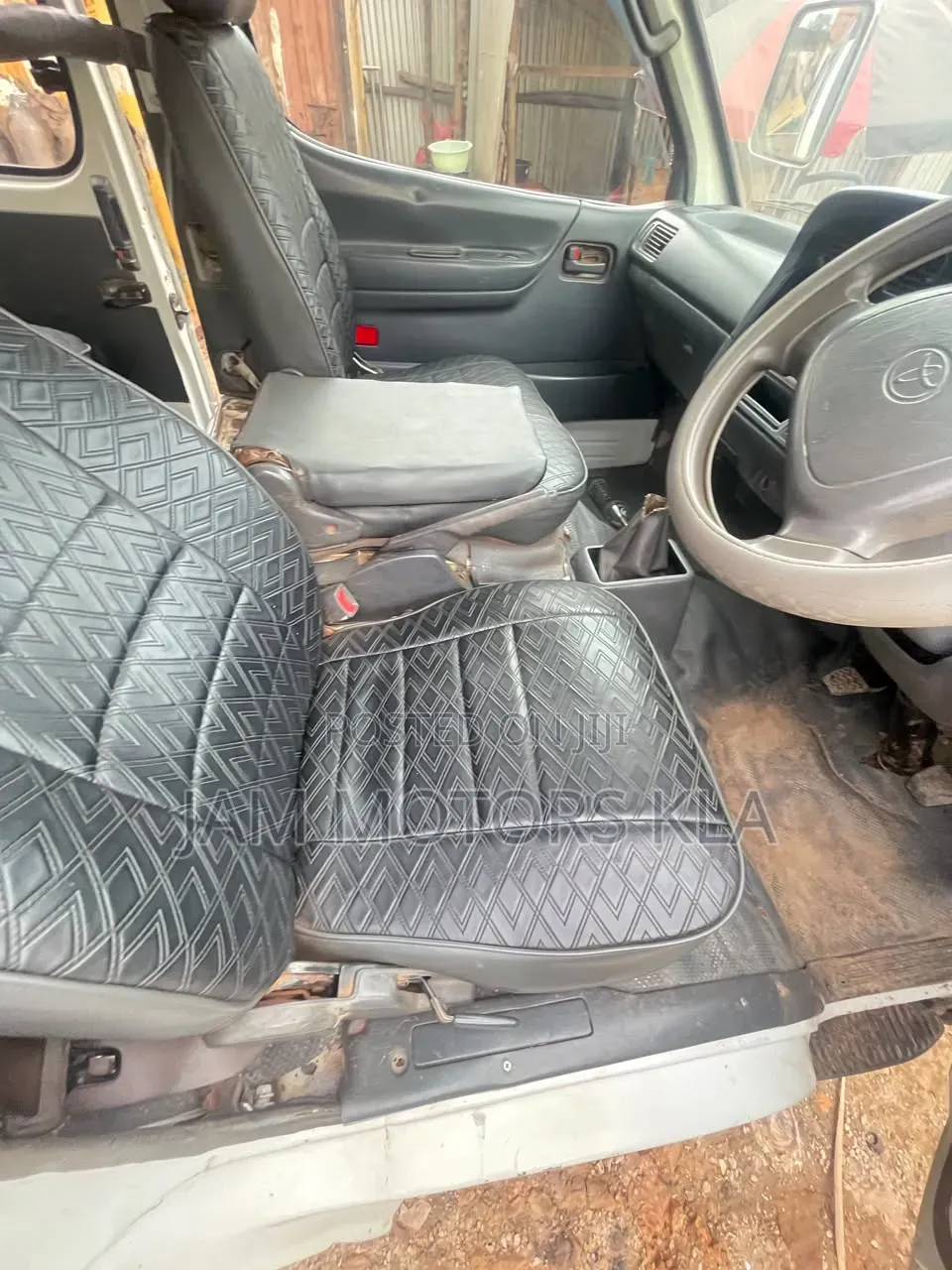 Toyota HiAce 2004 White