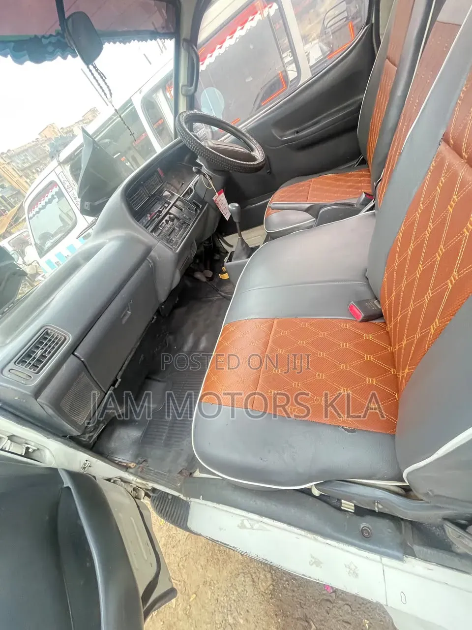 Toyota HiAce 2003 White